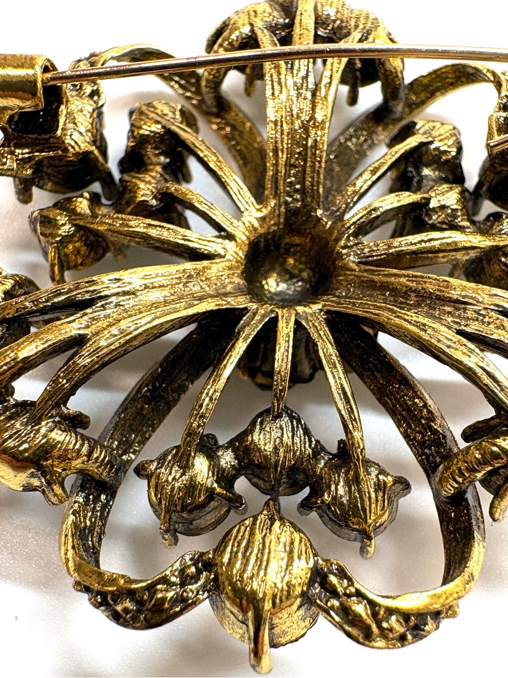 Gold-Tone Green Crystal Floral Brooch - Unbranded 1 3/4” - Picture 5 of 6